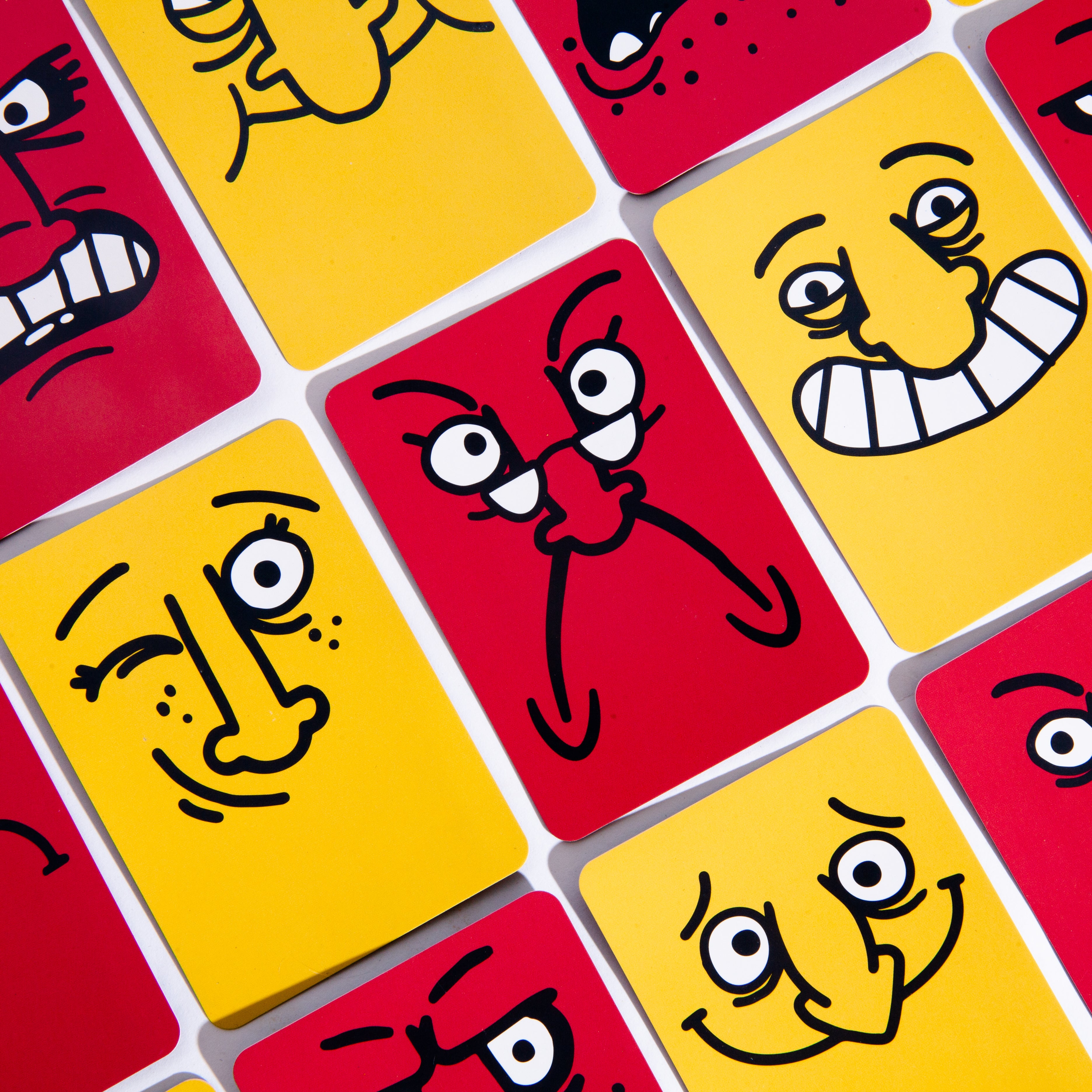 big-potato-good-face-bad-face-jeu-de-cartes-2-joueurs-bluff image 2