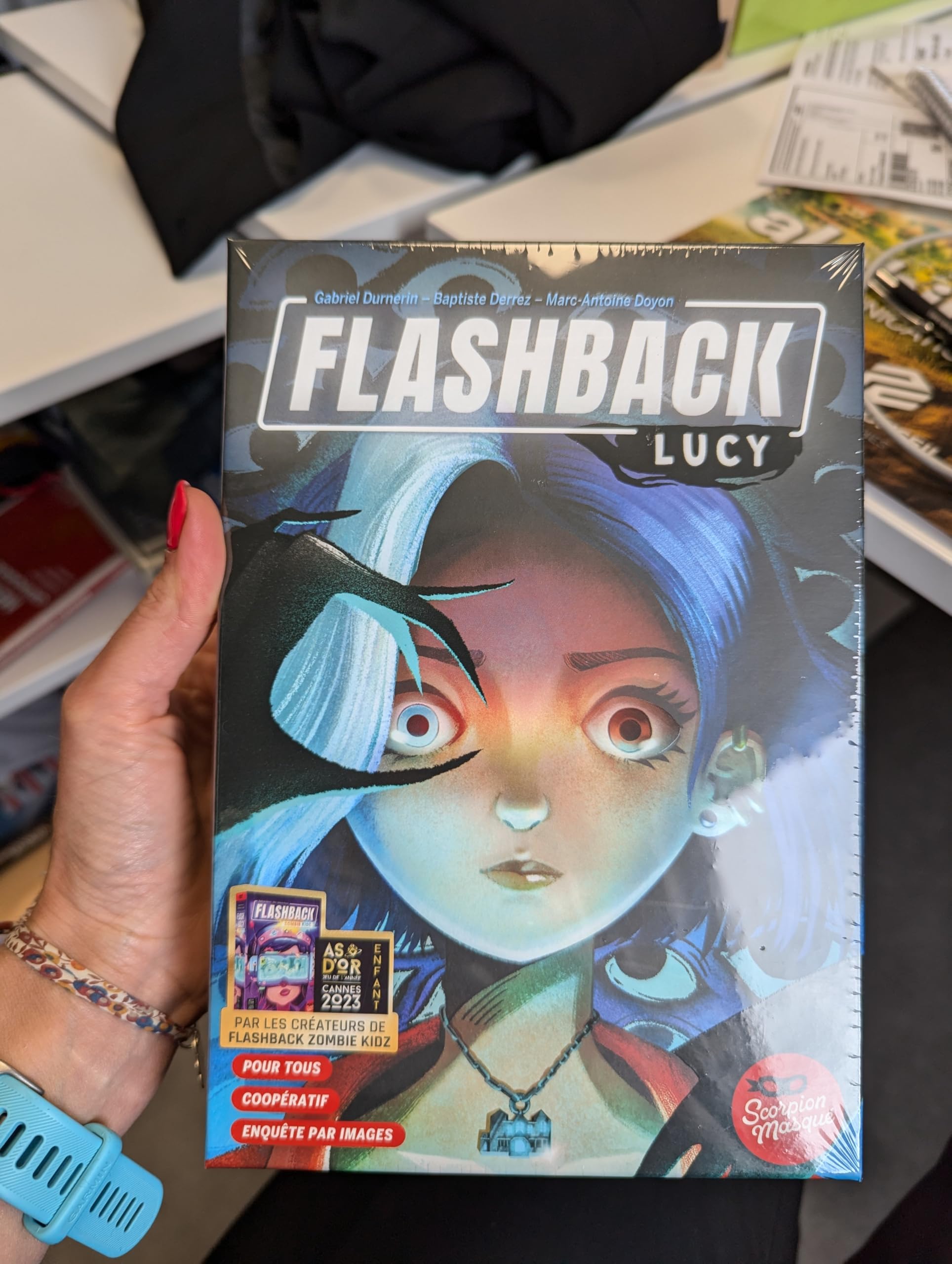 flashback-lucy-jeu-d-enqu-te-famille-1-4-joueurs image 4
