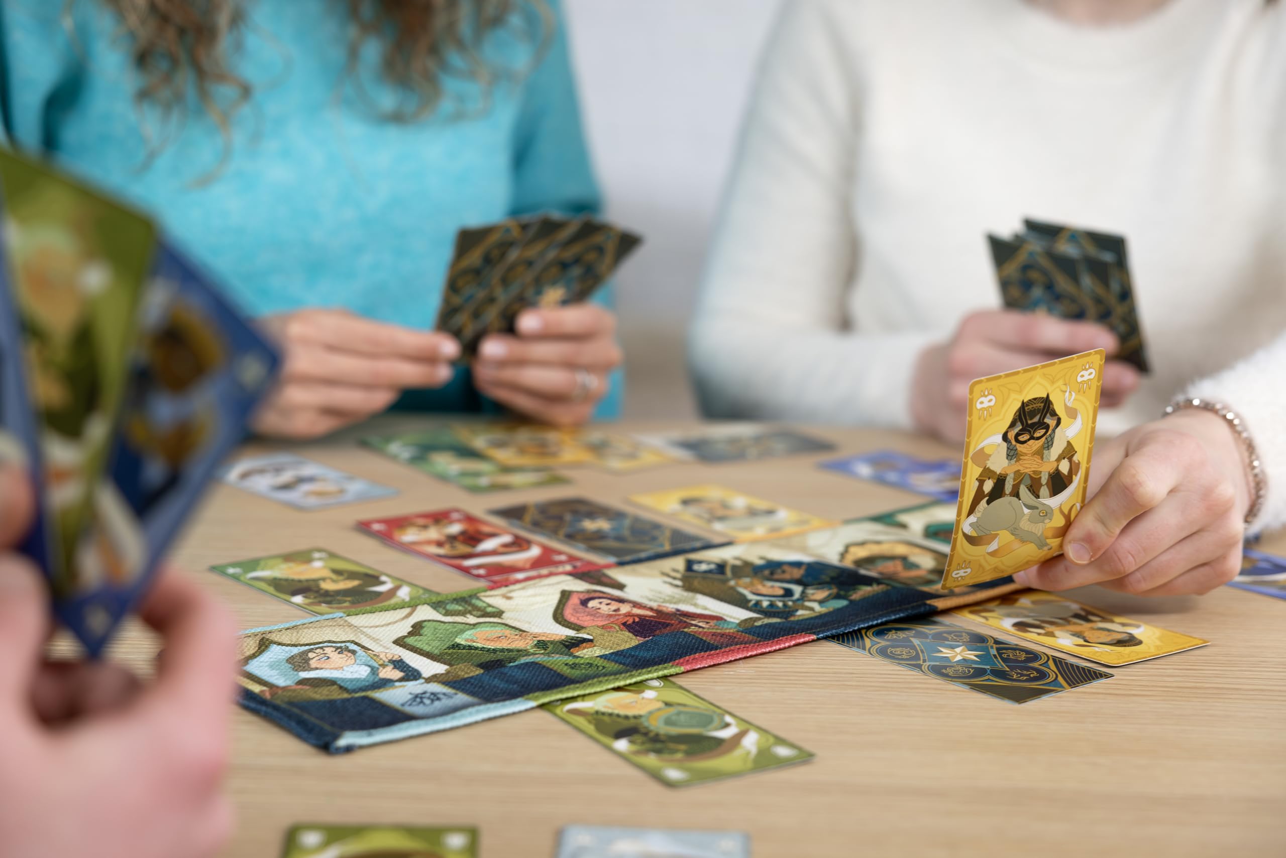 catch-up-games-courtisans-jeu-de-cartes-bluff-d-s-8-ans image 5